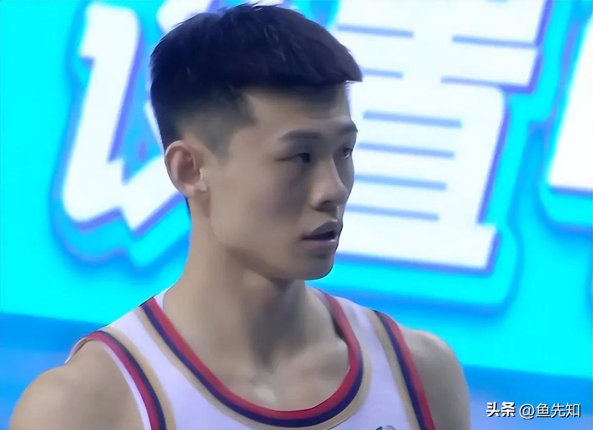 据知名媒体人透露，山东队现在正在全力追求王岚嵚，以填补于德豪离队带来的后卫线上的