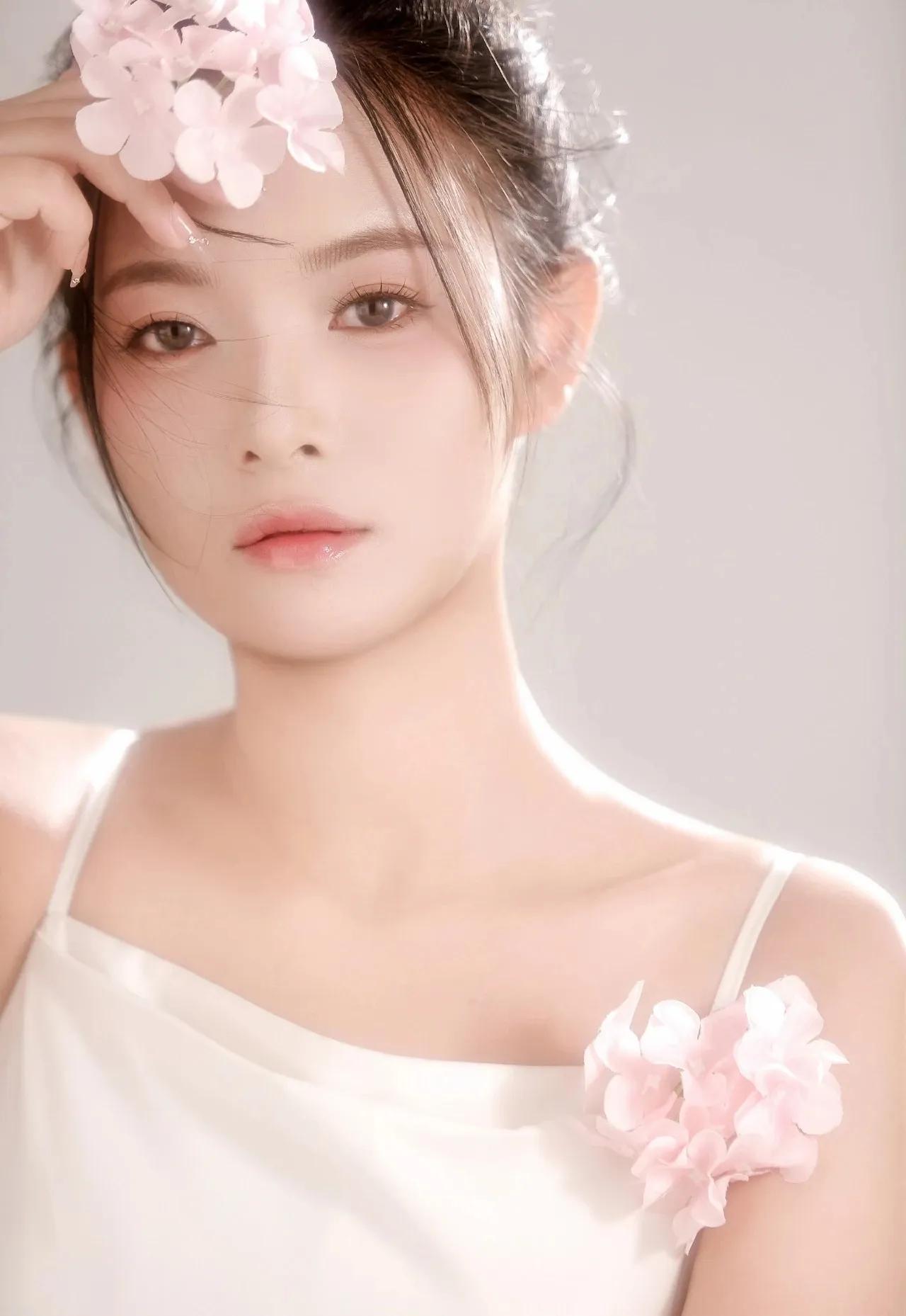 甜妹花语低吟温柔时光