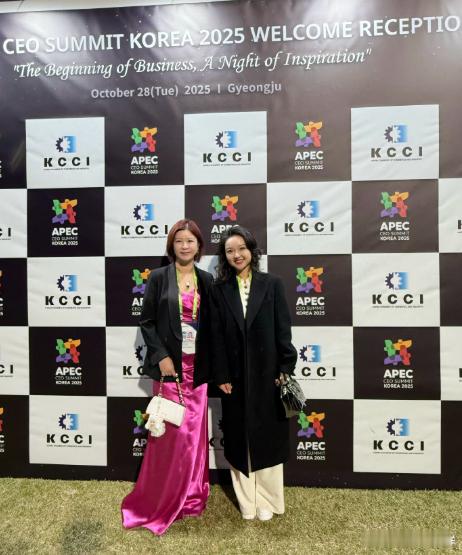 这才是杜华的本业 杜华不仅仅是在综艺上展现自己，她背后所带领的乐华娱乐培养了无数