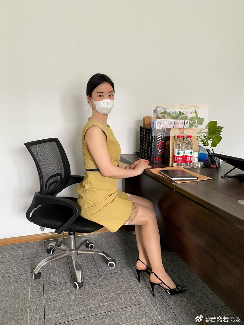 偏爱简单的穿搭，轻松随性。简约穿搭  今日穿搭(ootd)连衣裙