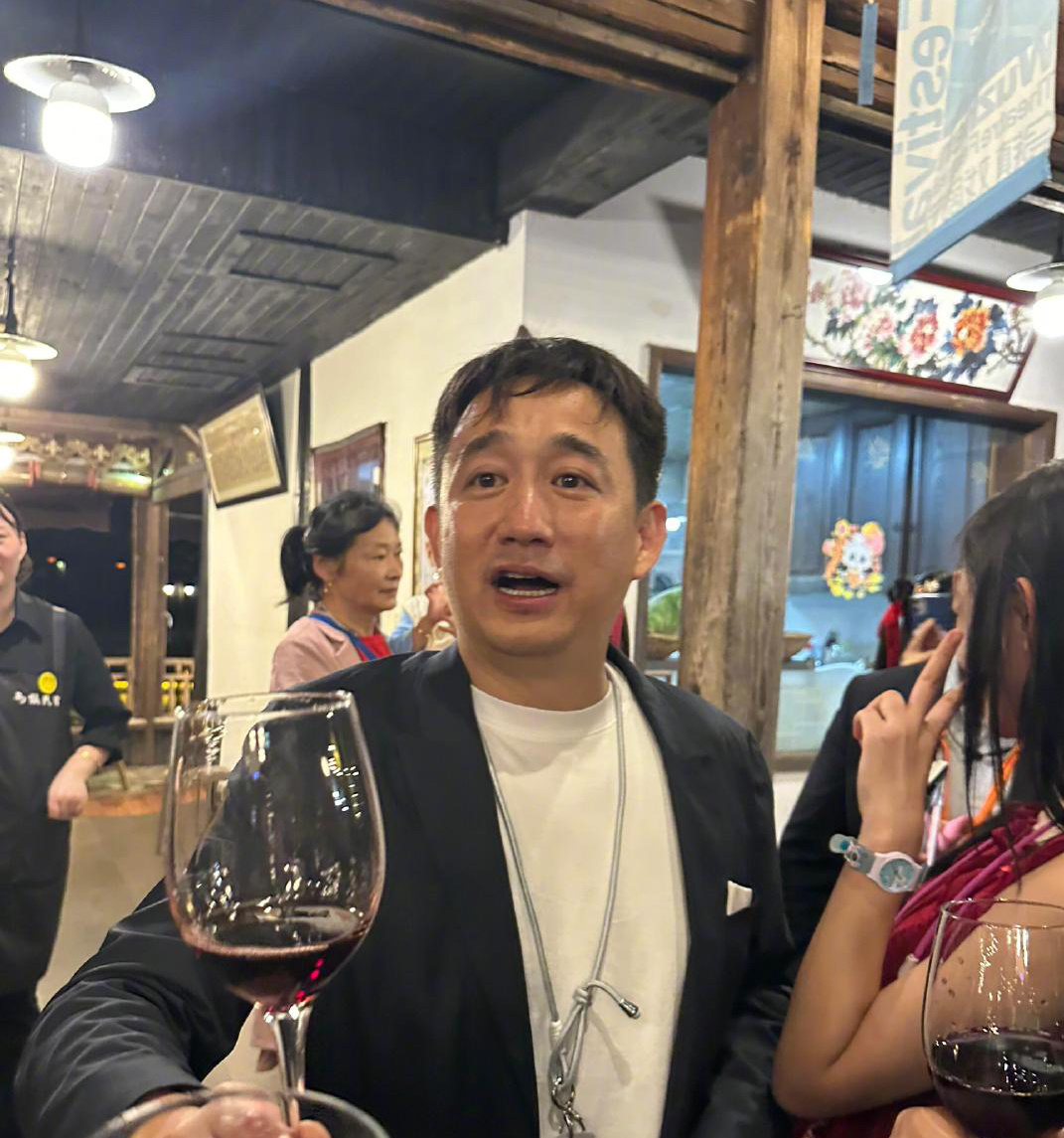 #黄磊 饭不是我做的放心吃#哈哈哈哈黄老师心态还挺好，还能这么调侃一下[笑cry