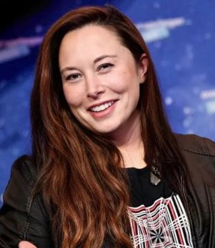 在得知#马斯克官宣卸任推特CEO#  后网友的换脸大法，已经P出Twitter这