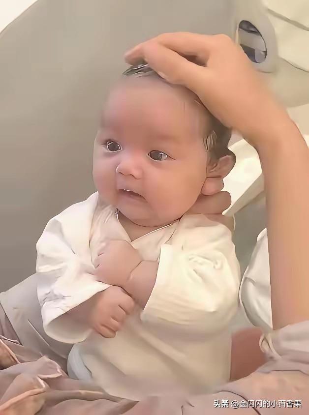 这波反转确实让人看得叫一声“好”！
马筱梅稳赢，兰姐被动
马筱梅就发一张汪宝儿的