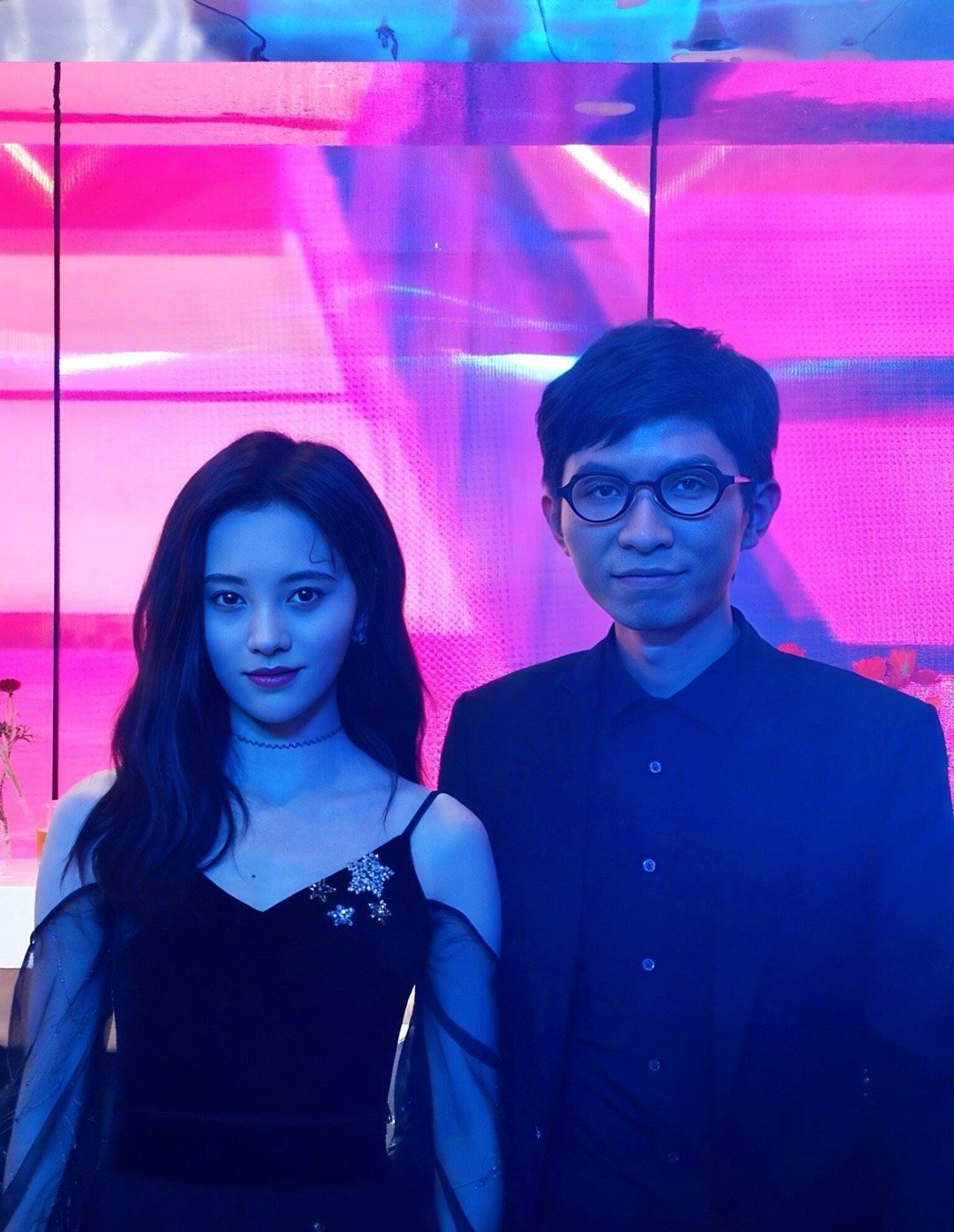 7年前的鞠婧祎，眼里的野心都要溢出来了，现在的她多了一丝从容自信。 ​​​