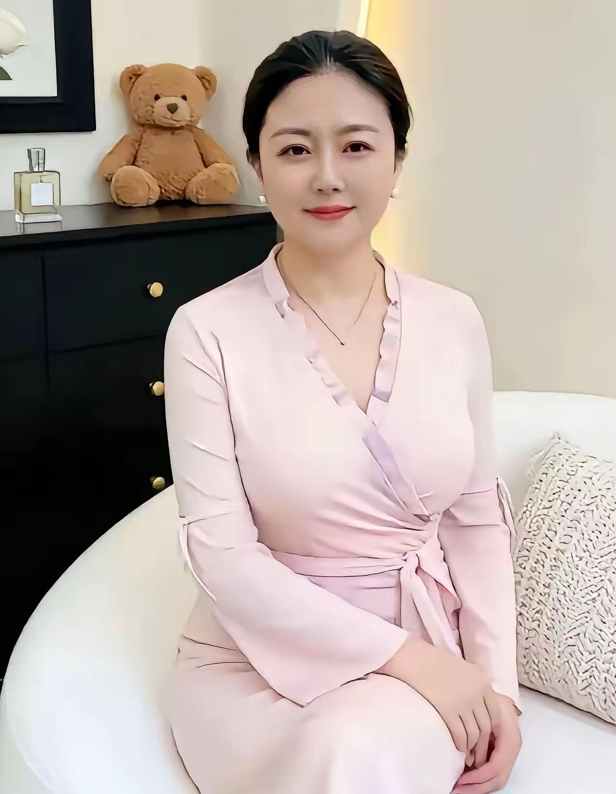 王志文这话，我拿给一对刚离了婚的朋友看，男的不吭声，女的把手机往茶几上一扣，说：
