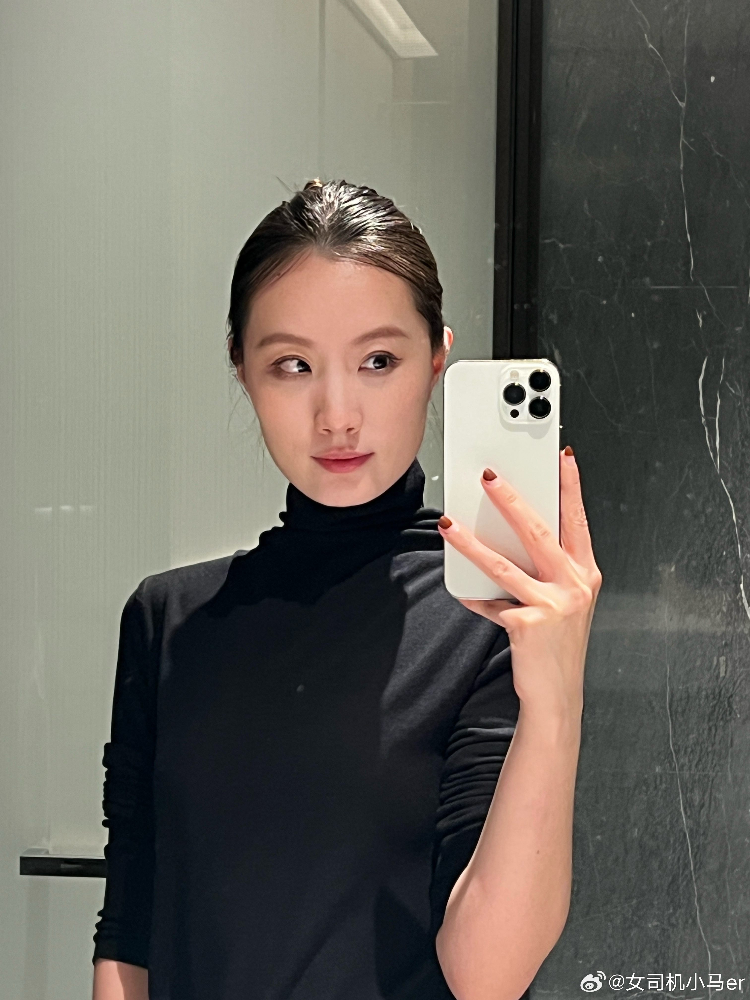 不睡觉研究梳头学个卤蛋脑袋好喜欢这种干净利索不影响做事的发型啊 