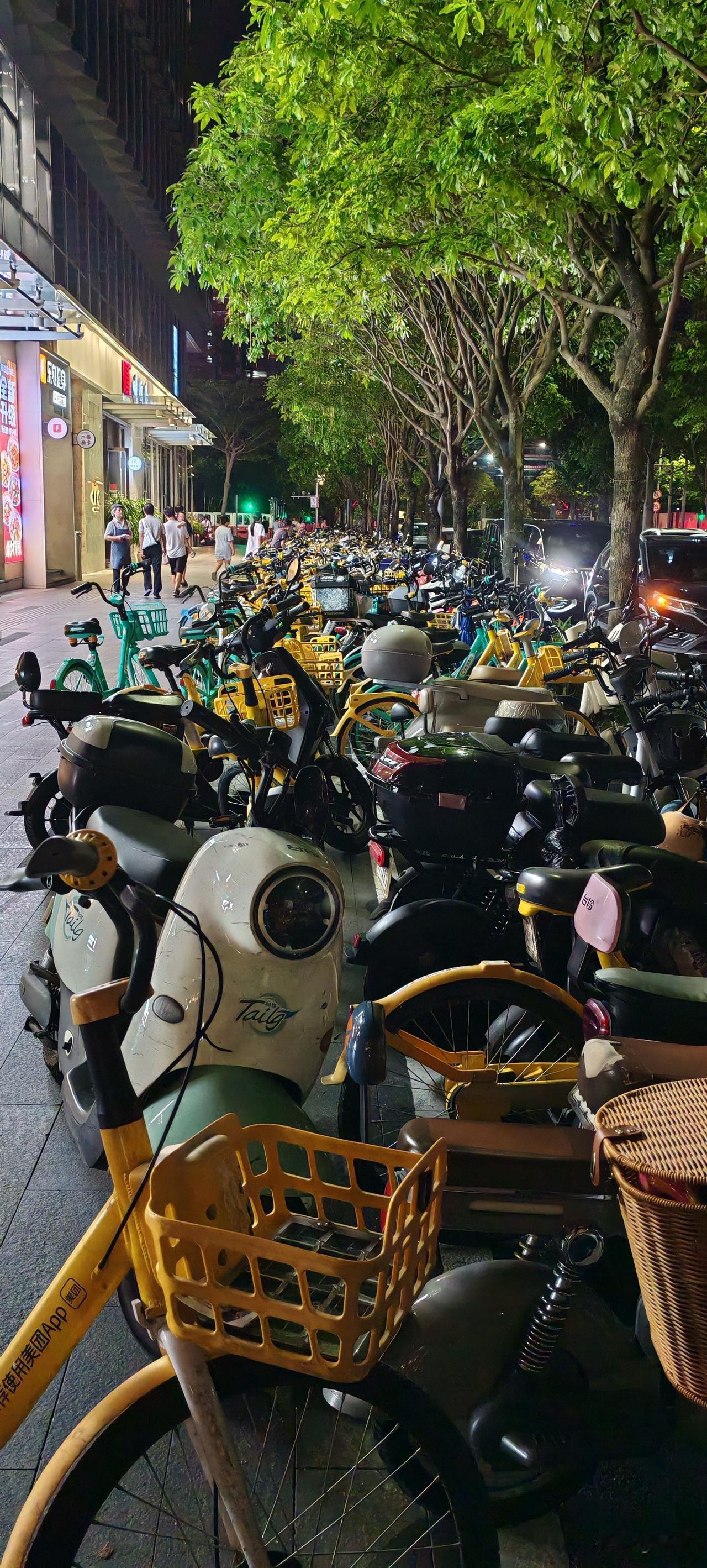 我想将我的微信号改一下，谁知还要先输入登录密码。
那我可上哪记住去呀，何况从来也