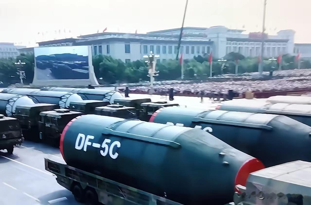 作为有效反制，我个人建议我方有关单位即刻封锁台湾海峡，凡是过境进出的日籍船只禁止