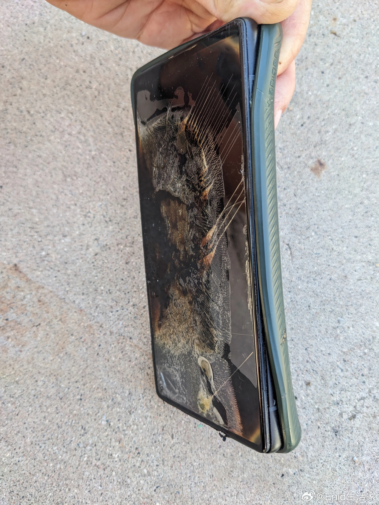 Pixel 6a 手机再出电池起火事件：机主使用非原装充电器，谷歌补偿 Pixe