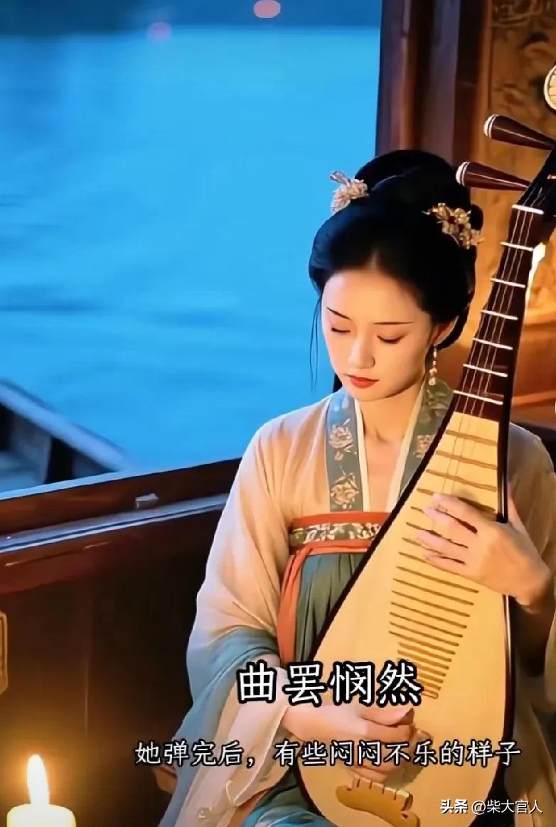 《琵琶行》全文如下：
 
元和十年，予左迁九江郡司马。明年秋，送客湓浦口，闻舟中