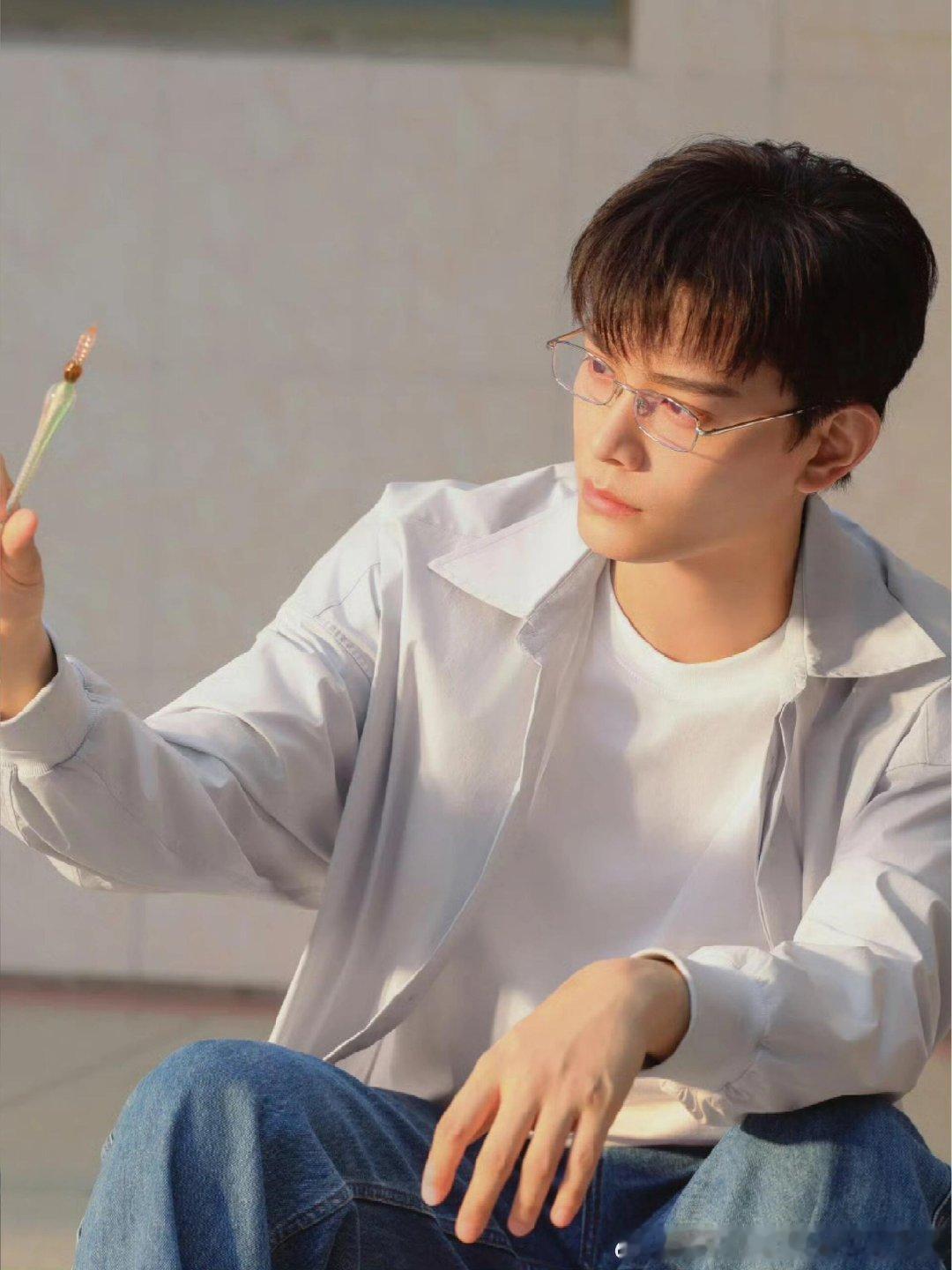 丁禹兮现代装 救命！《永夜星河》丁禹兮现代装造型，简直是行走的荷尔蒙！一招拯救审