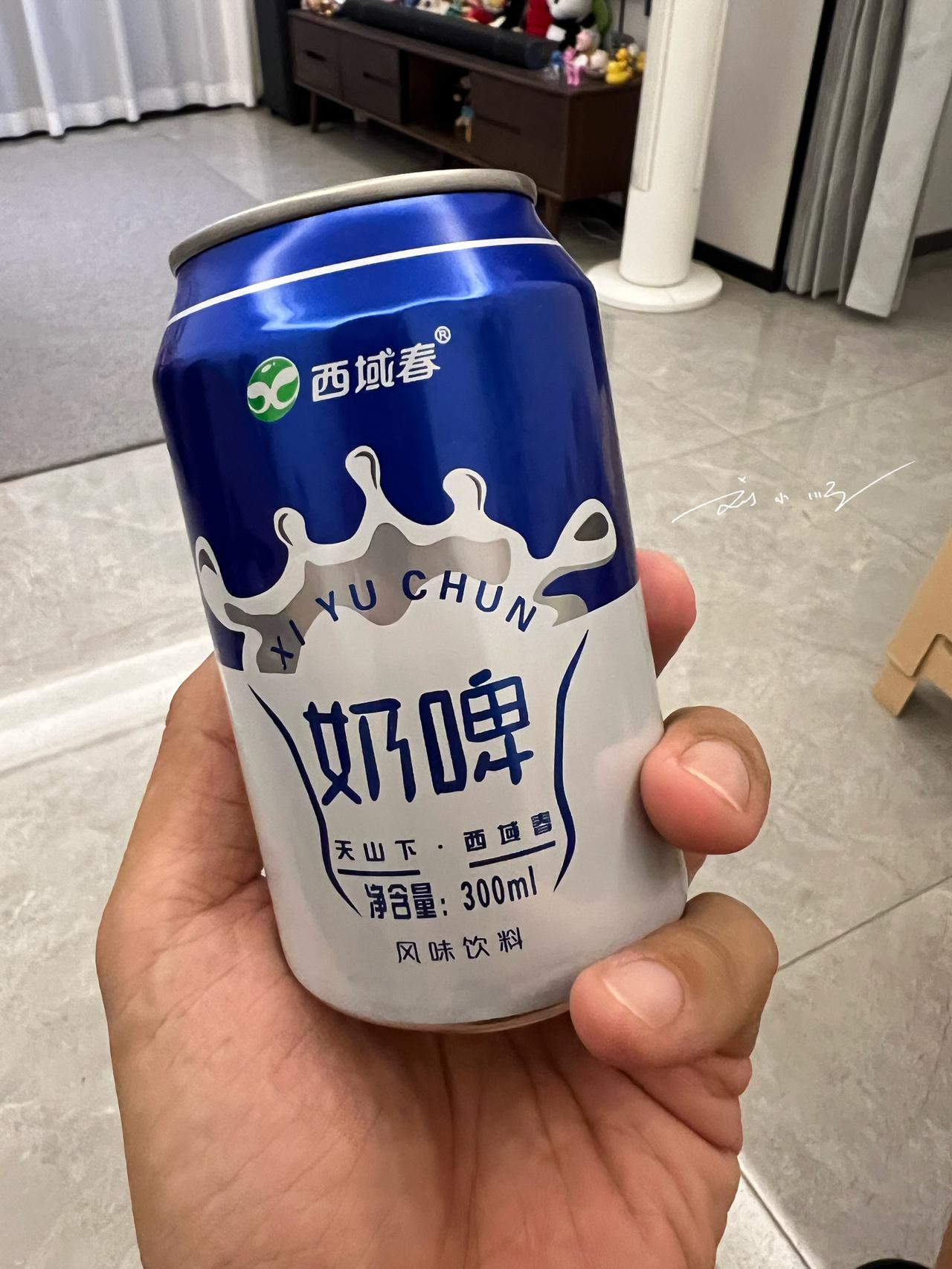 刚刚在喝这个新疆奶啤，味道酸酸甜甜，感觉挺不错，可是当我偶然翻过来看了一眼“营养