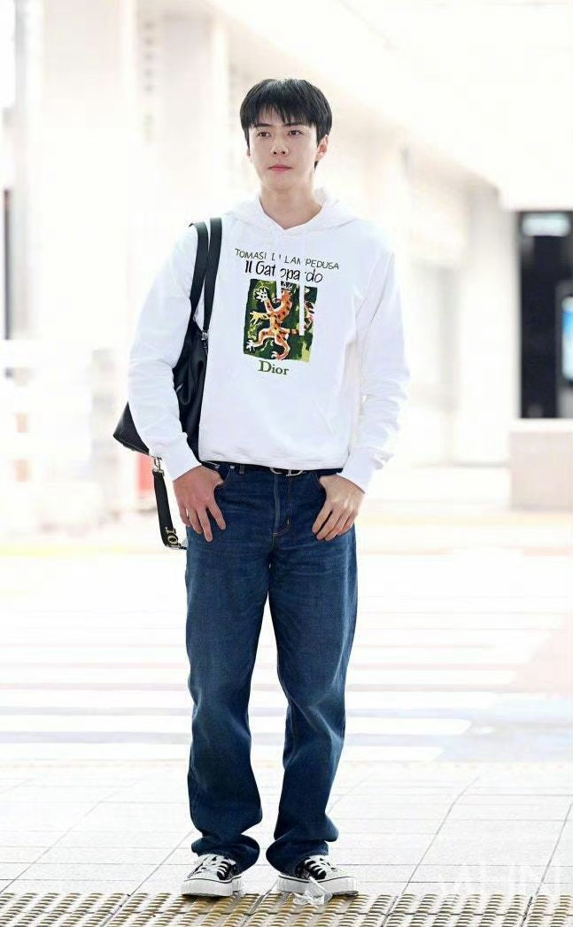吴世勋✖️Dior ✈️ 📷 吴世勋出发泰国Dior