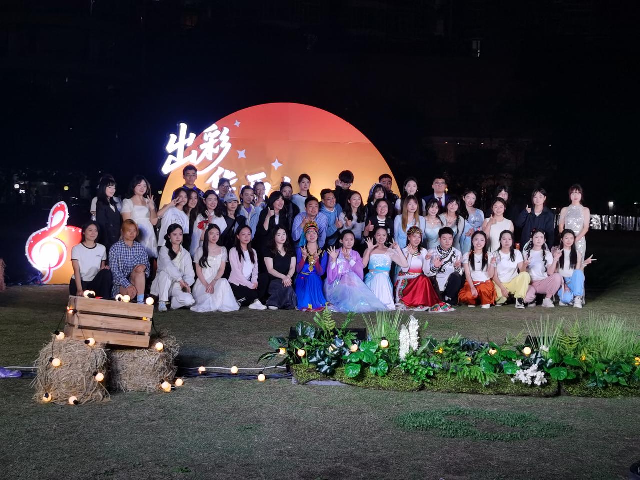 四川大学临床医学院师生周末举办“医路奔跑，运动同行”趣味运动会，魅力感人，特别是