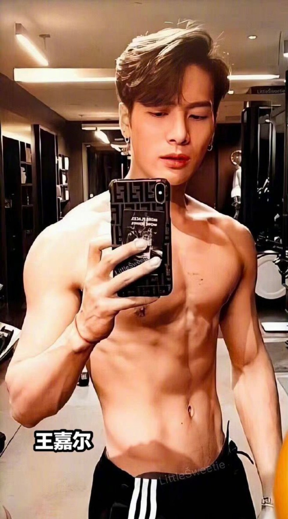 王嘉尔曝自己解决生理需求 再帅的男人，身边女人再多，也喜欢自己解决！ 