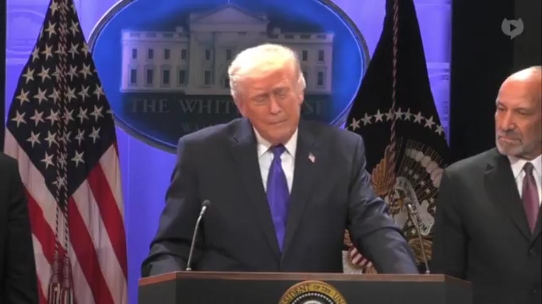 突发新闻 — 特朗普称，1750亿美元关税收入相关的退税事宜，未来5年将通过诉讼