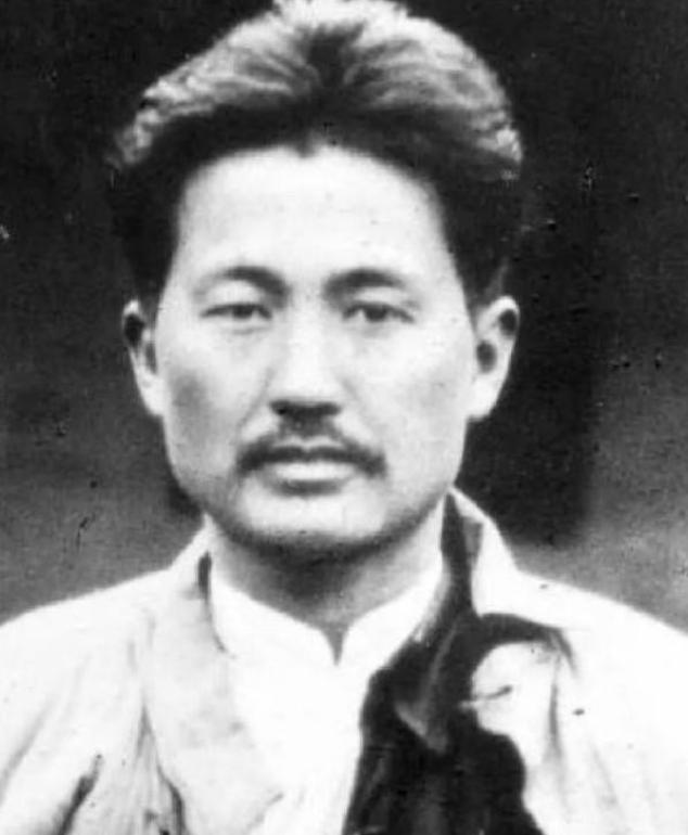 1935年，方志敏被俘，在狱中，他用米汤给鲁迅写信，想让鲁迅救他，鲁迅却说：“救