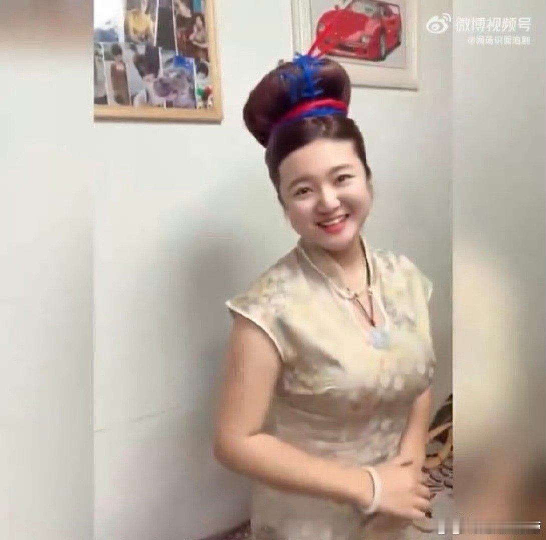 #天津大姨盘头欢迎潘玮柏# 如此特别的欢迎方式让我们感受到了别样的热情，当地的阿