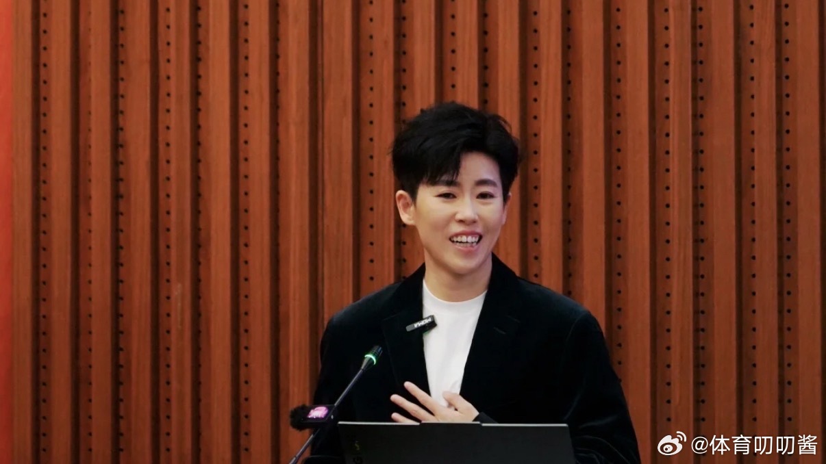 范可新清华大学演讲范可新称赞清华大学体育氛围在社交平台分享：天气暖和了，清华大学