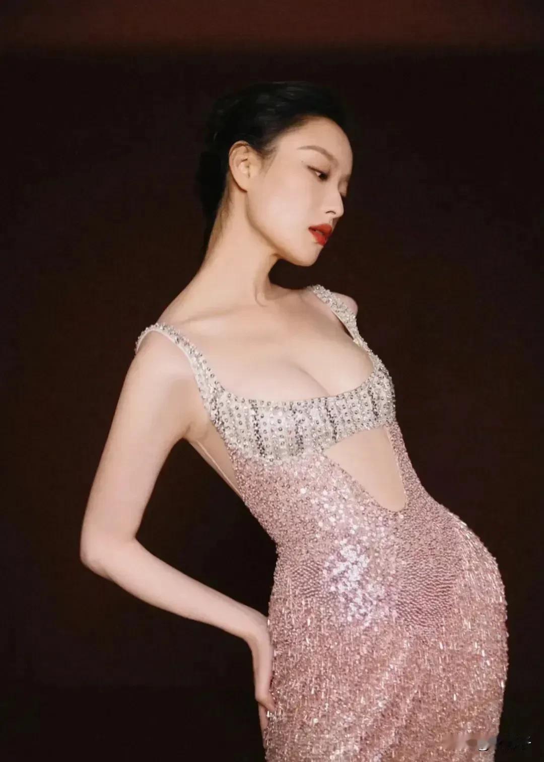 乍一看以为有宝宝了！#倪妮#