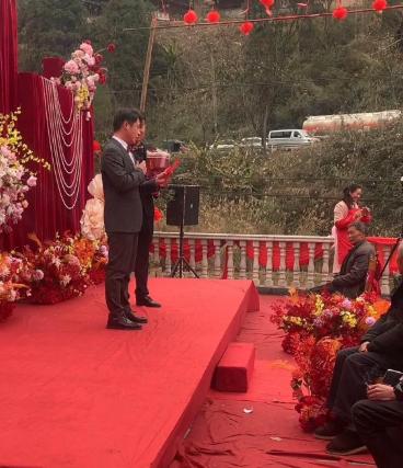 “喜剧变悲剧！”河南，一家办喜事，花3495元把婚庆和搭建全包给婚庆机构，机构又