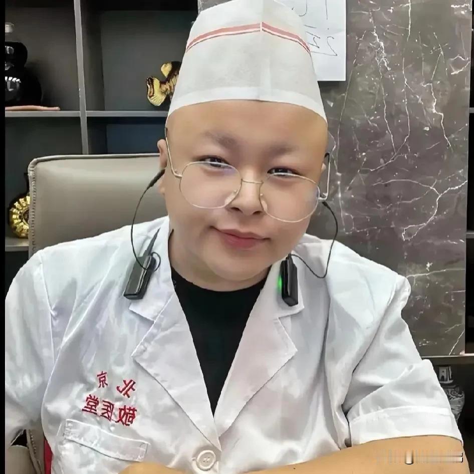 老狗那些事
有粉丝问驴家小胖，你四弟哪里去了？小胖回答：“我四弟自从加入驴家班之