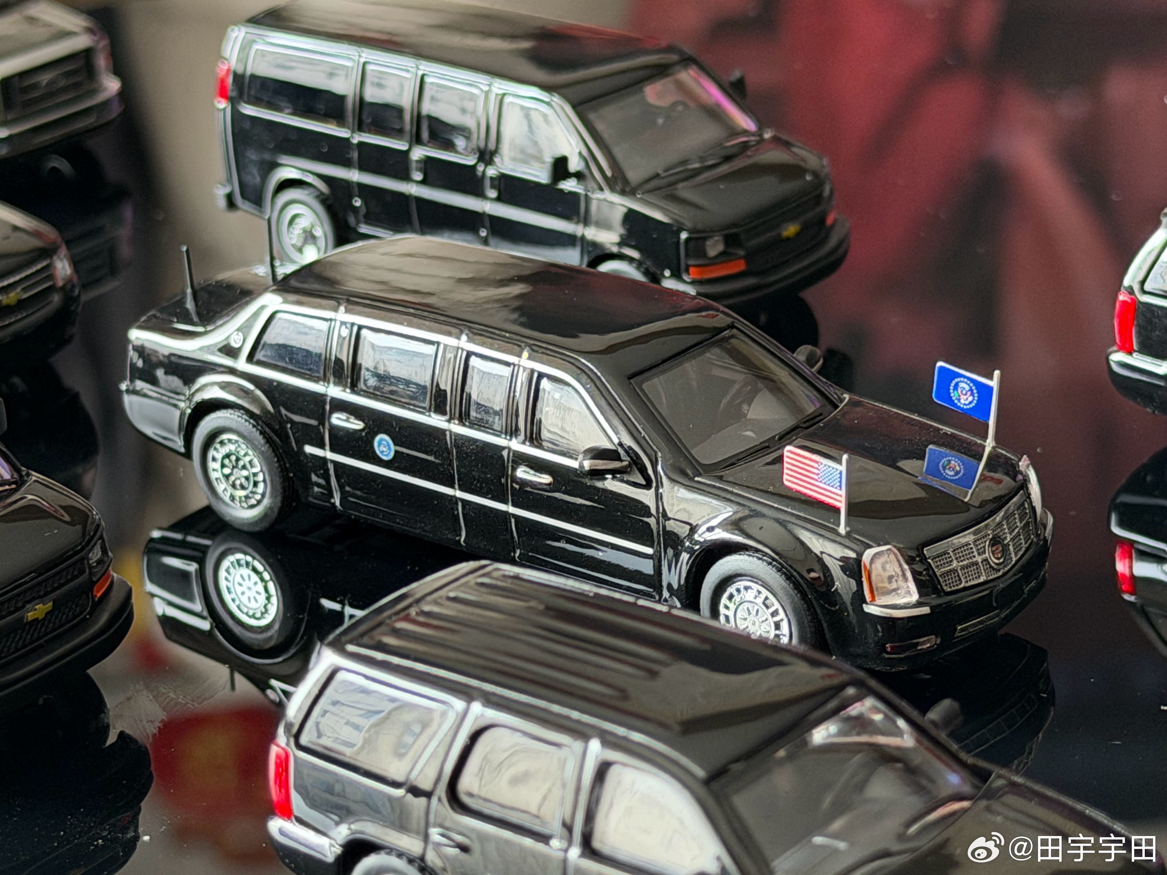 收了一套596出品的1:64美国总统车队套装这品牌做工一般但题材甚好美系热门车型