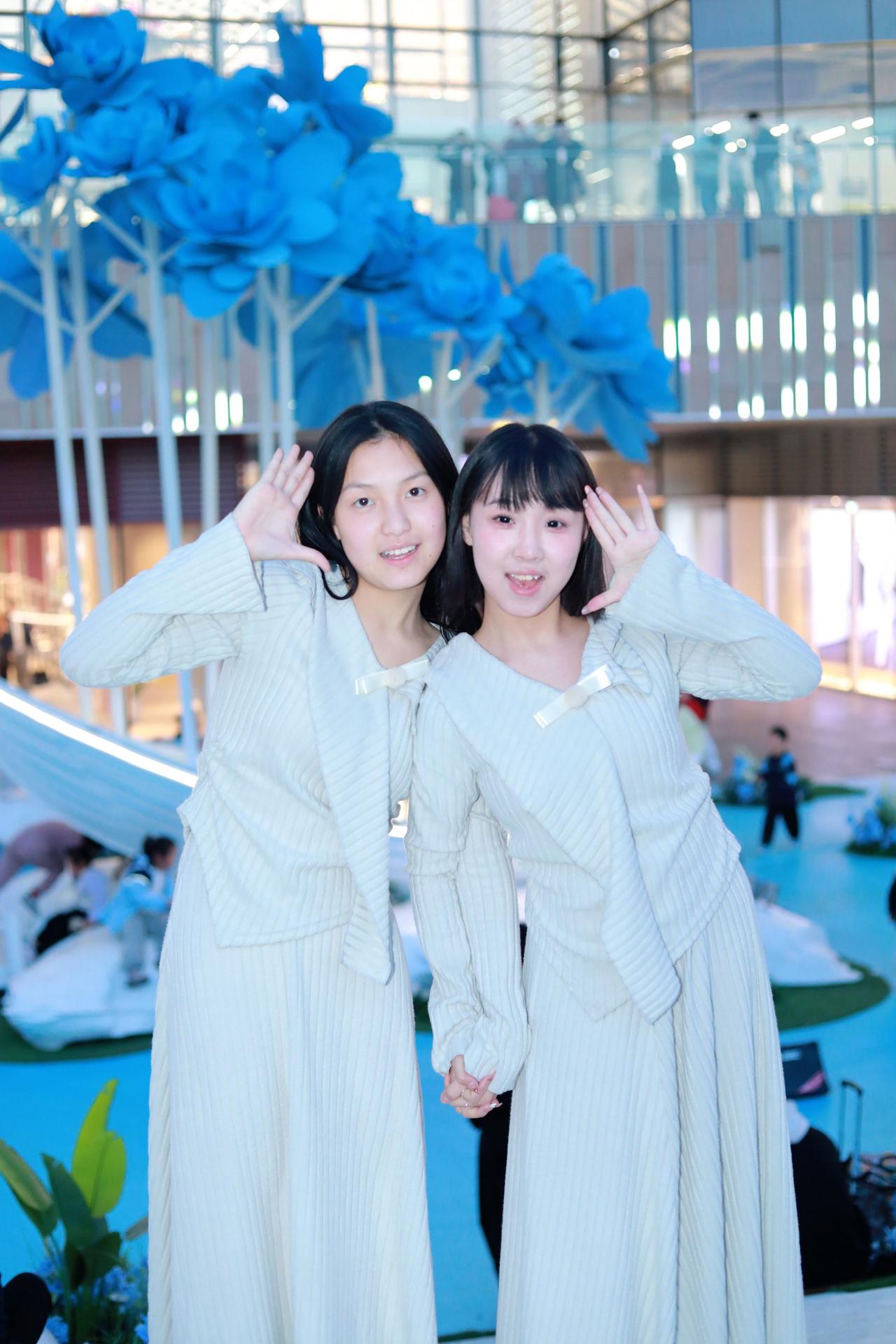 人像摄影约拍跟拍户外城市景观 万象城春季人像我镜头里的美女原创原图直出照片