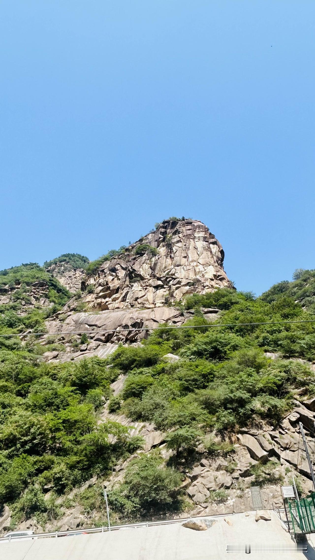 清凉山下清凉河
清凉河边你和我
听风观云心无碍
初夏光阴任蹉跎
夏景清幽 避暑耍