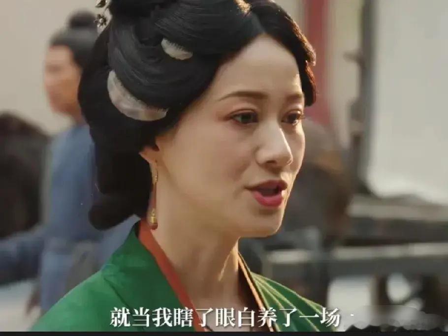 吴宣仪在新剧中吃石头，以克嫉妒她在《五福临门》中扮演嫁入豪门的郦家二娘，母亲以为