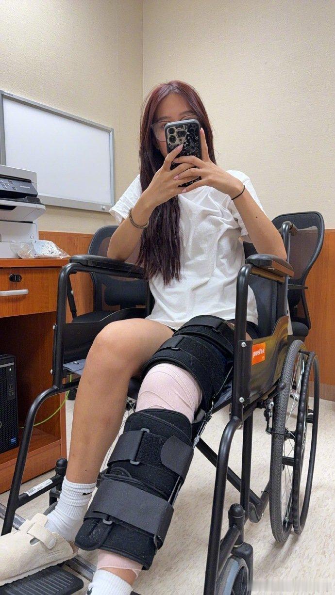 钟丽缇二女儿做膝盖手术钟丽缇二女儿Jaden膝盖手术 钟丽缇二女儿进行手术了，希