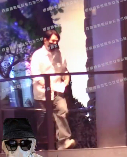 赵德胤拿门禁卡进入赵丽颖小区赵德胤频繁进出赵丽颖小区 八卦媒体拍到赵德胤在4月2