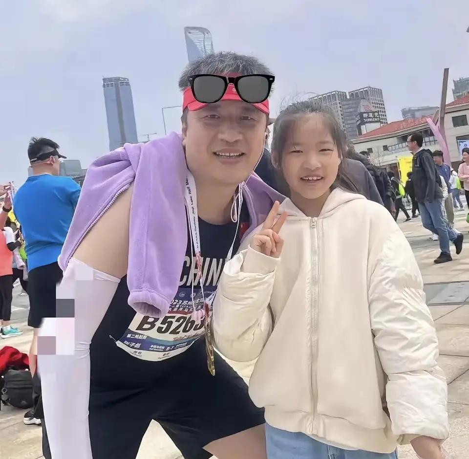 张雪峰因心源性猝死离世，公司刚刚发布讣告，好可惜！

张雪峰今年才41岁，女儿张