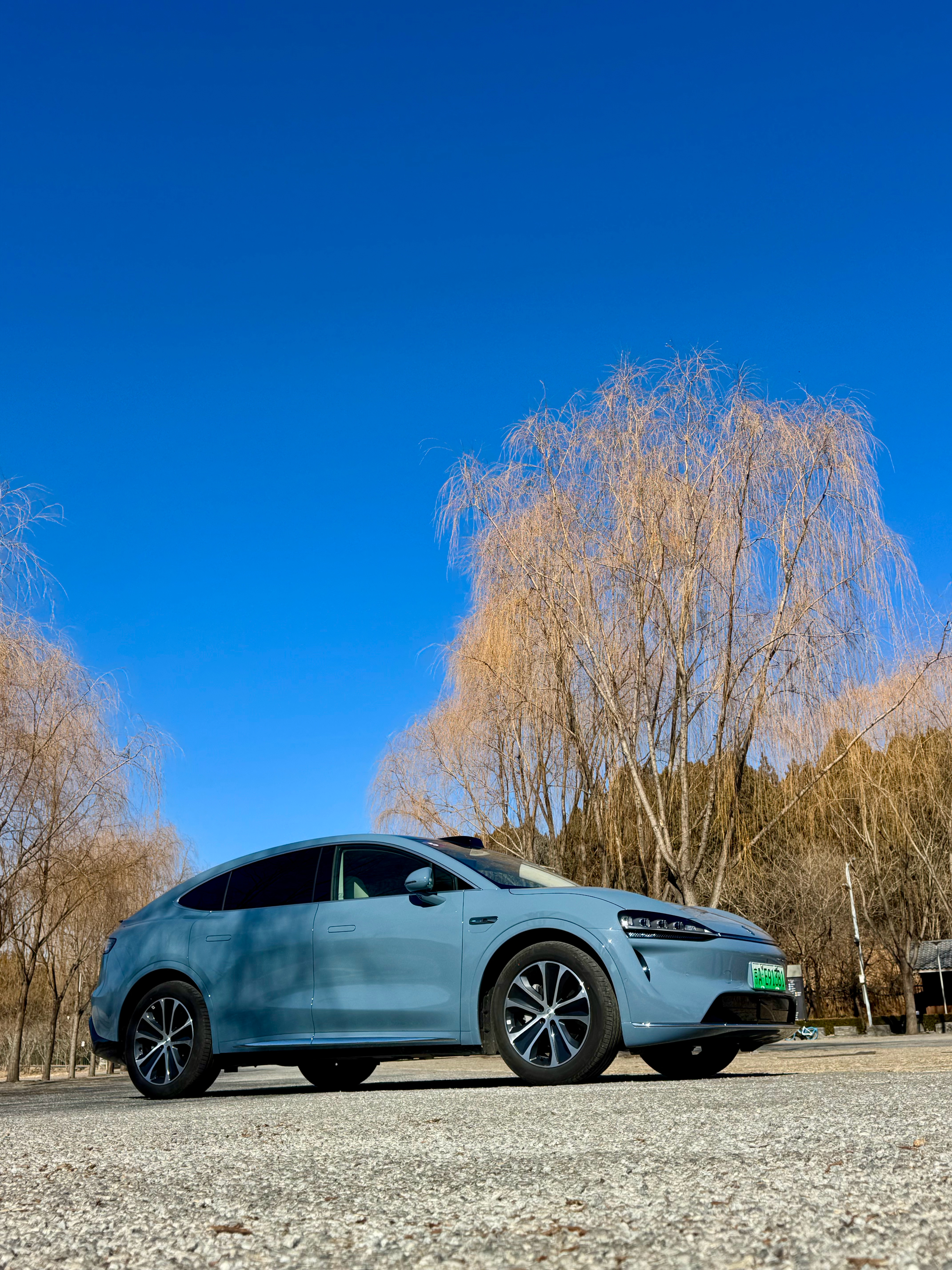 北京今天的天气也是好极了！拍智界R7的新颜色 晴光蓝！很贴切！李楠说道李楠说道大