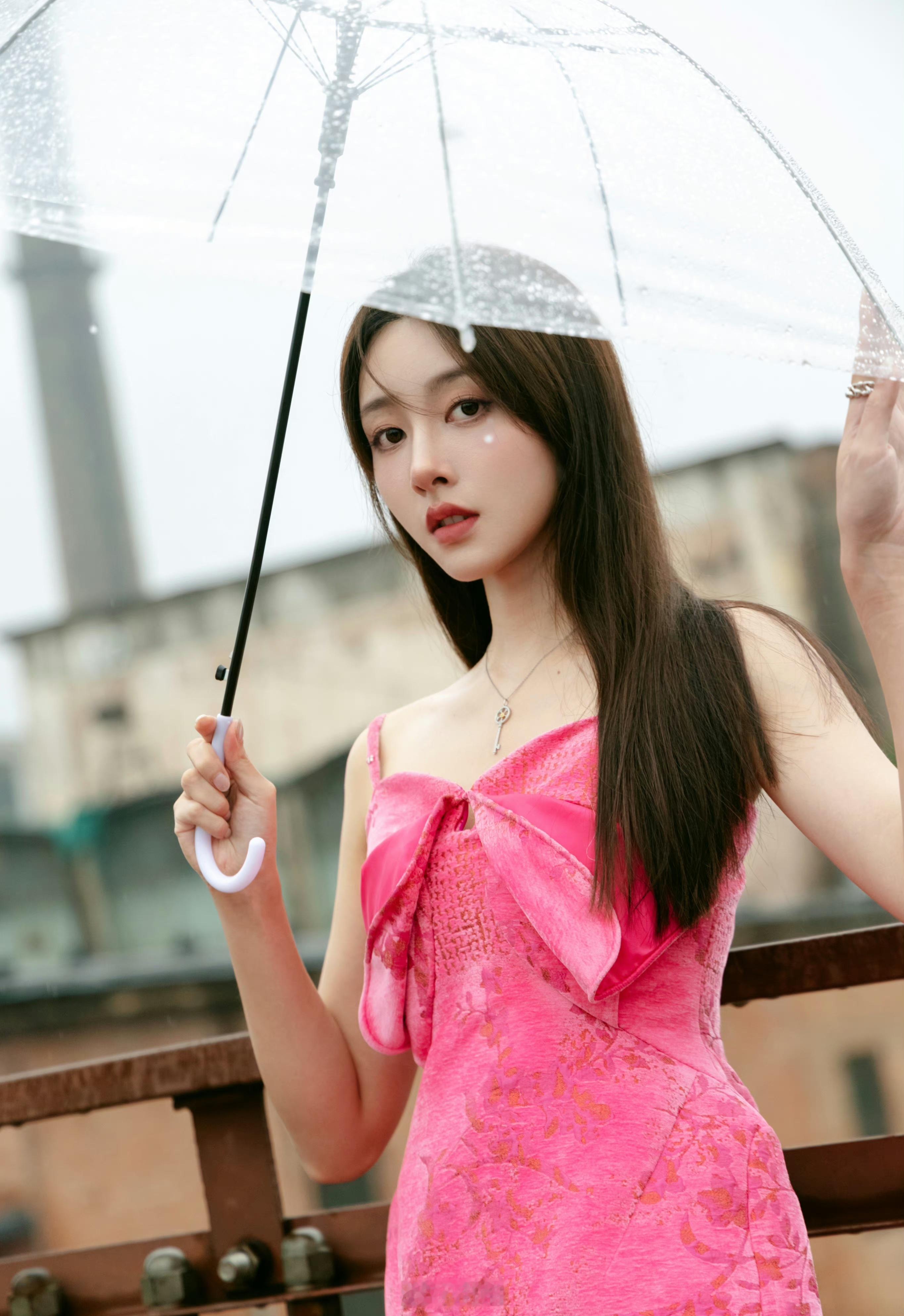浪漫的雨天，浪漫的红色 ​​​