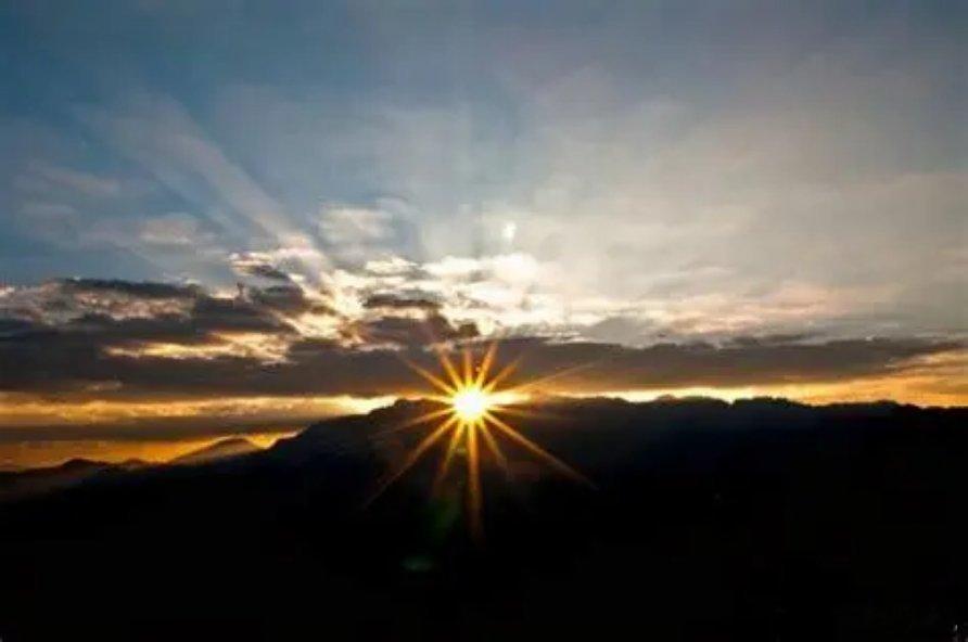 我简单总结一下这一个半月多来的变化。1，媒体一边倒的情况不再。多数媒体在报道江女