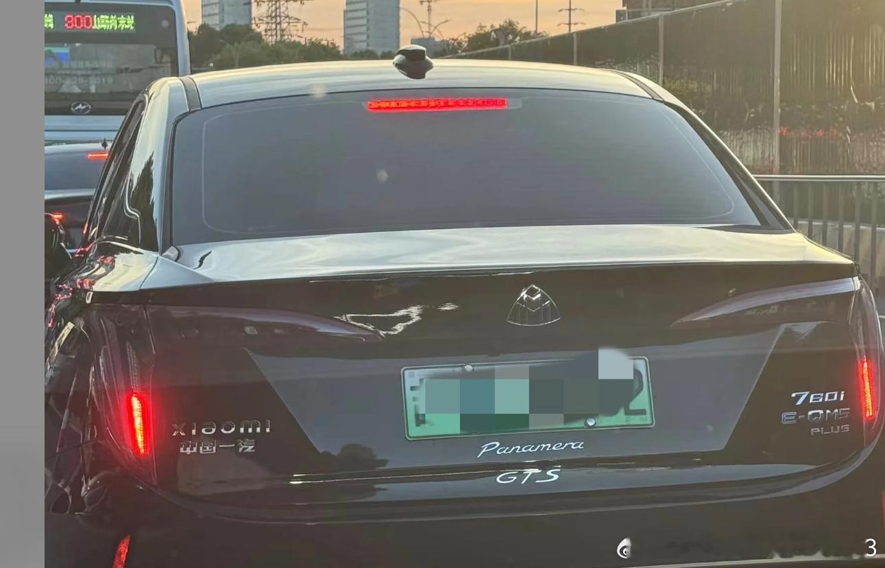贴了这么多车标，所以各位微博er，猜猜这到底是啥车[doge] ​​​
