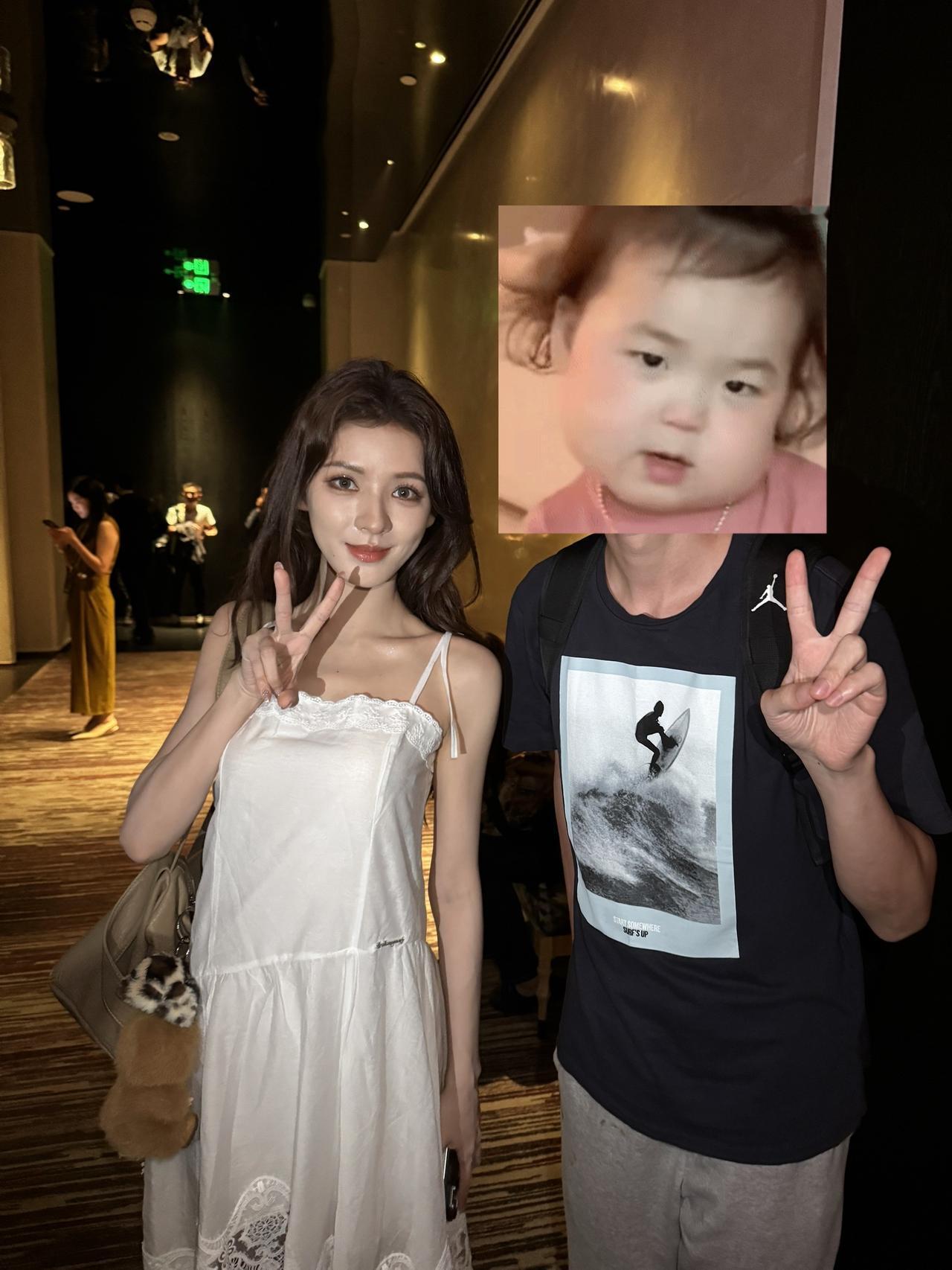 女明星见面会 粉丝合照 女明星活动现场 爱豆合照张予曦