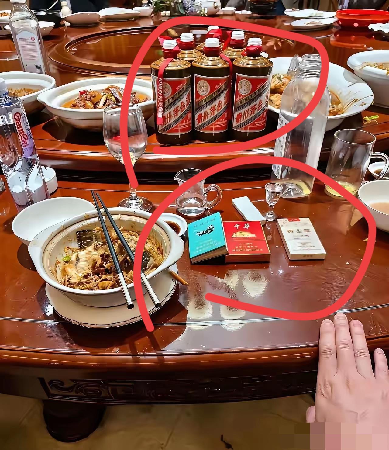饭桌上抽这样的香烟和喝这样的酒，算不算有钱人