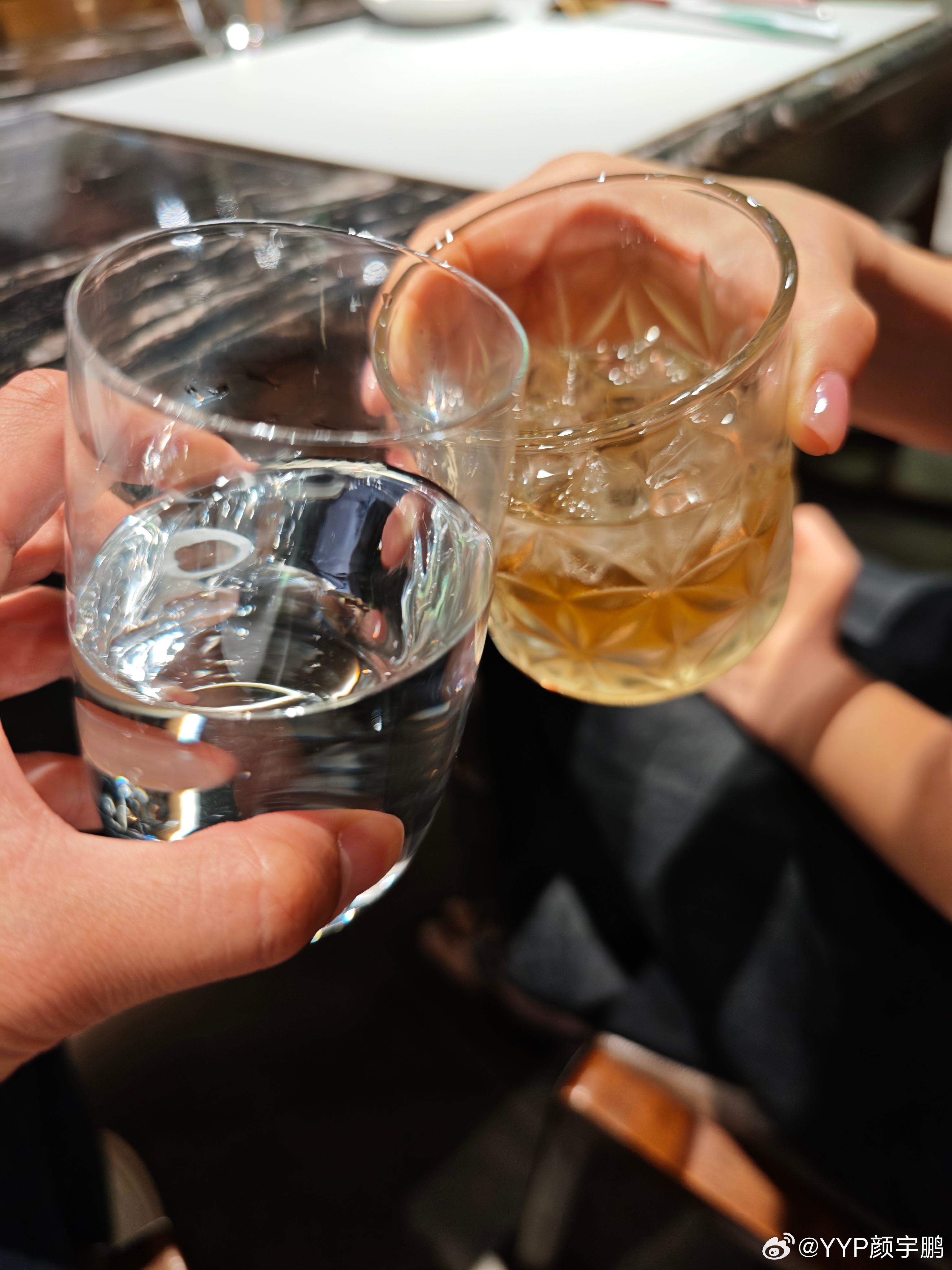 今天是我和老婆结婚登记20周年纪念[干杯] ​​​