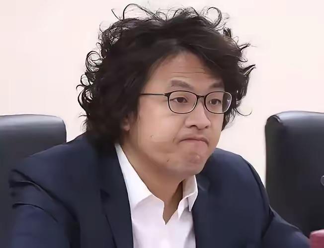 “台独”急先锋沈伯洋彻底凉了！沈伯洋父子用大陆赚的钱养台独，本想换个马甲就能继续