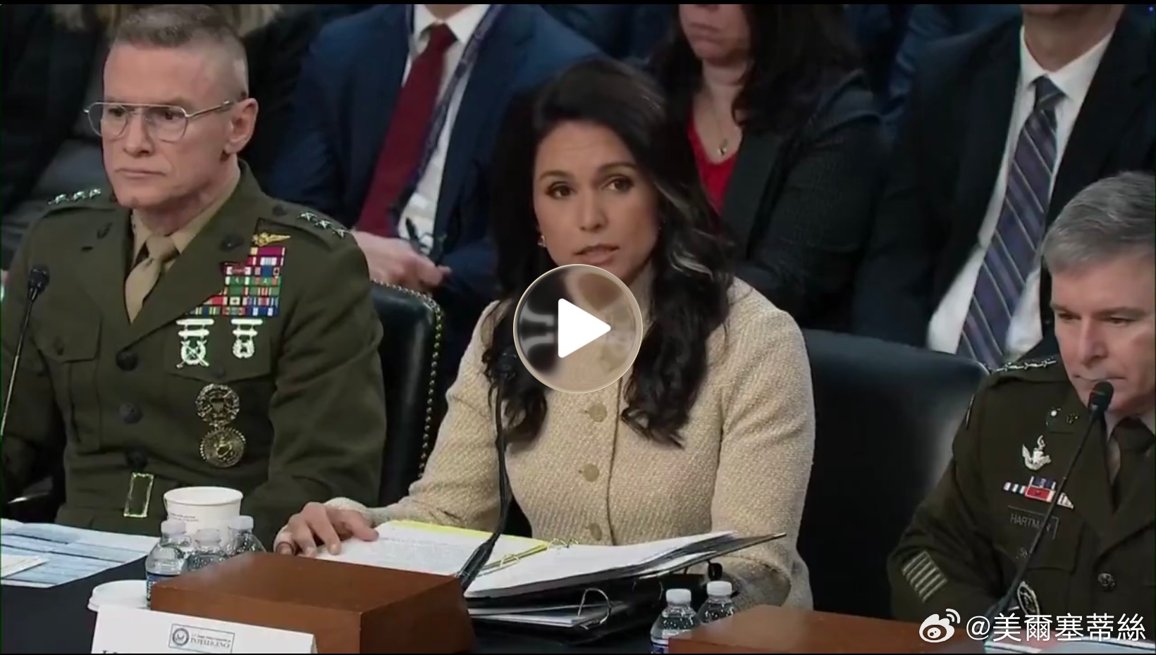 美國國家情報總監图尔西·加巴德表示：情報界評估認為，俄羅斯、XX，朝鮮、伊朗和巴