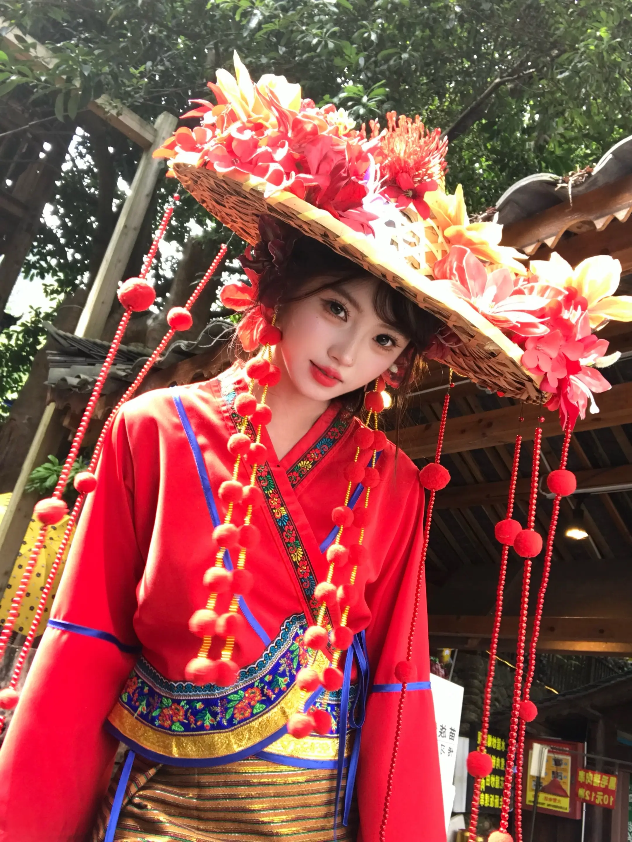 “以花为冠 以红为妆”
