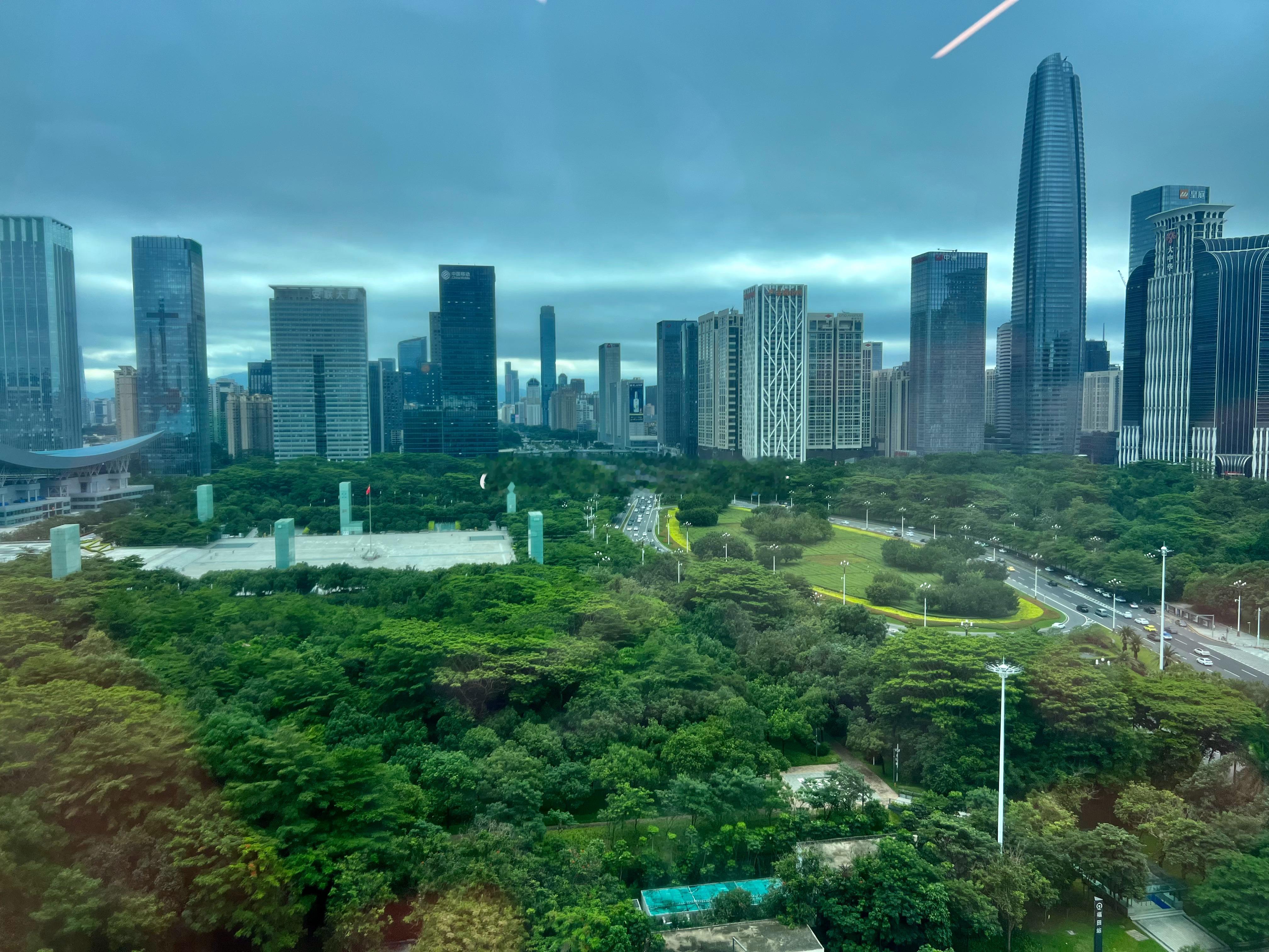 我有个朋友，93年，他想寻死，准备在用完这些年积累下的十万积蓄后就去死。结果最后