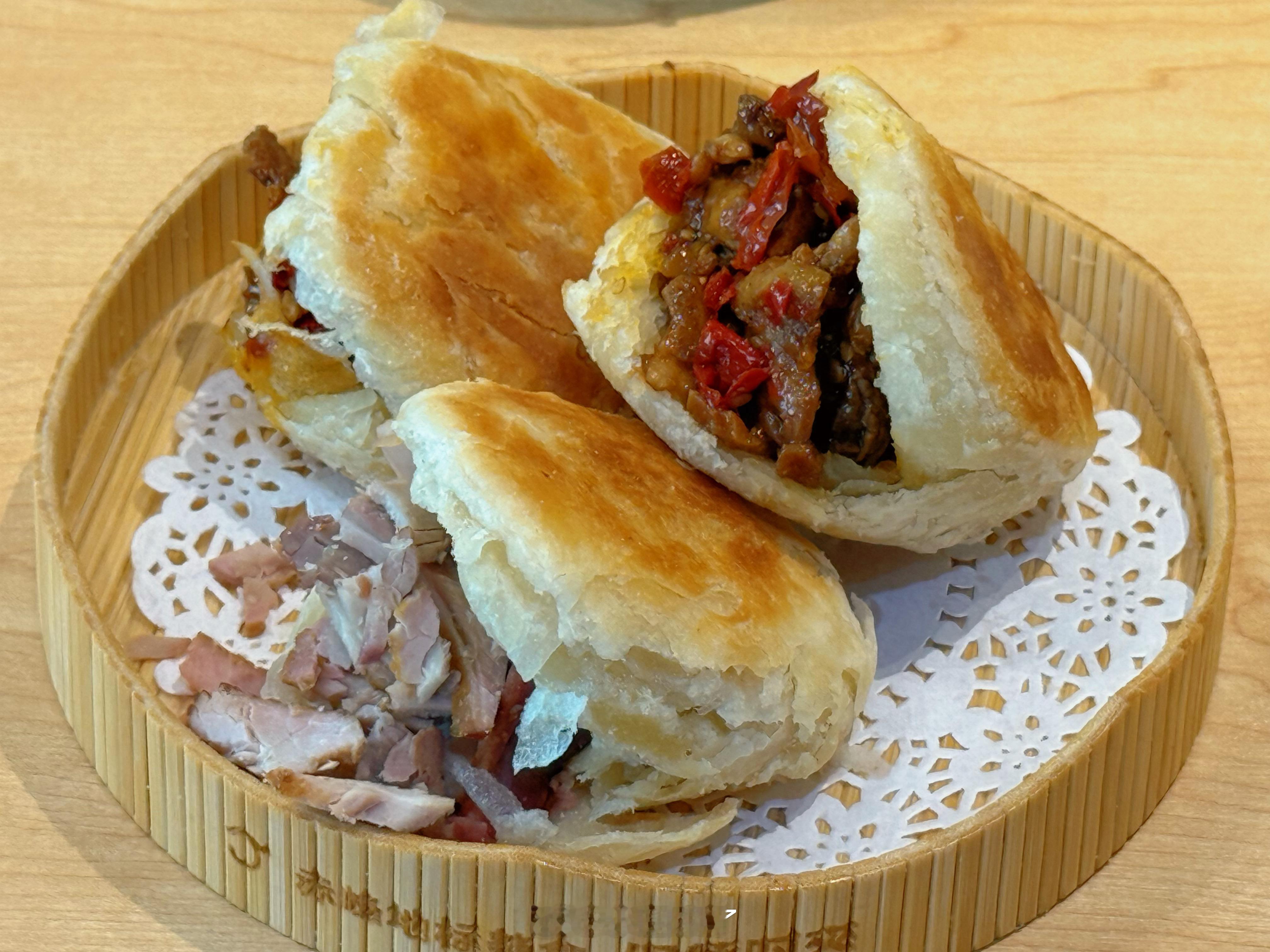 伊特的羊肉辣椒皮对夹✅ 赤峰·伊特对夹(万达广场店)