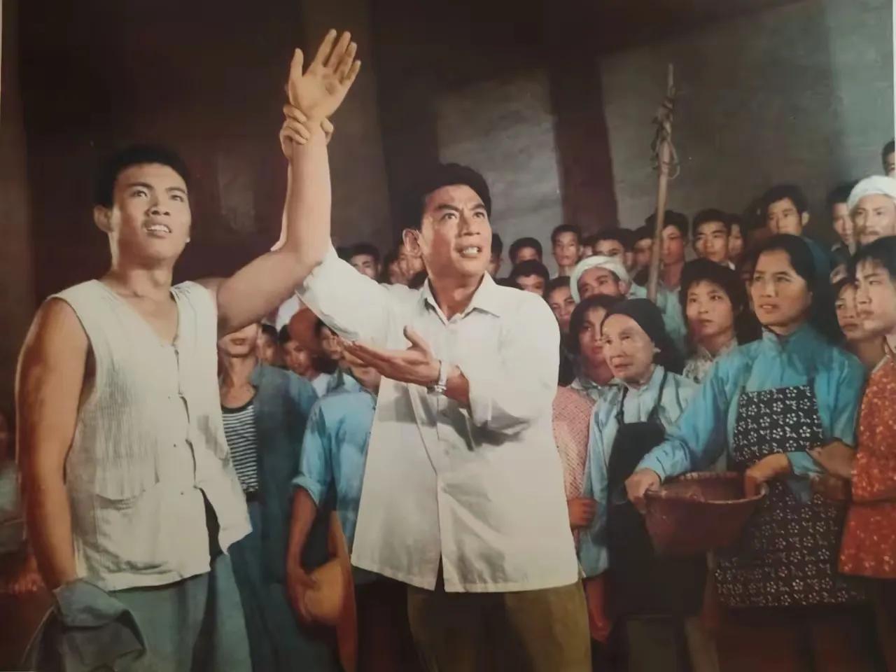 《青松岭》卖个辣椒就犯法，割资本主义尾巴，《春苗》反对学术权威，教授不如赤脚医生