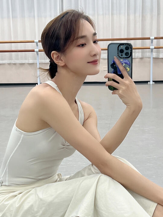 我在跳舞只穿漂亮衣服！5.23直播预告