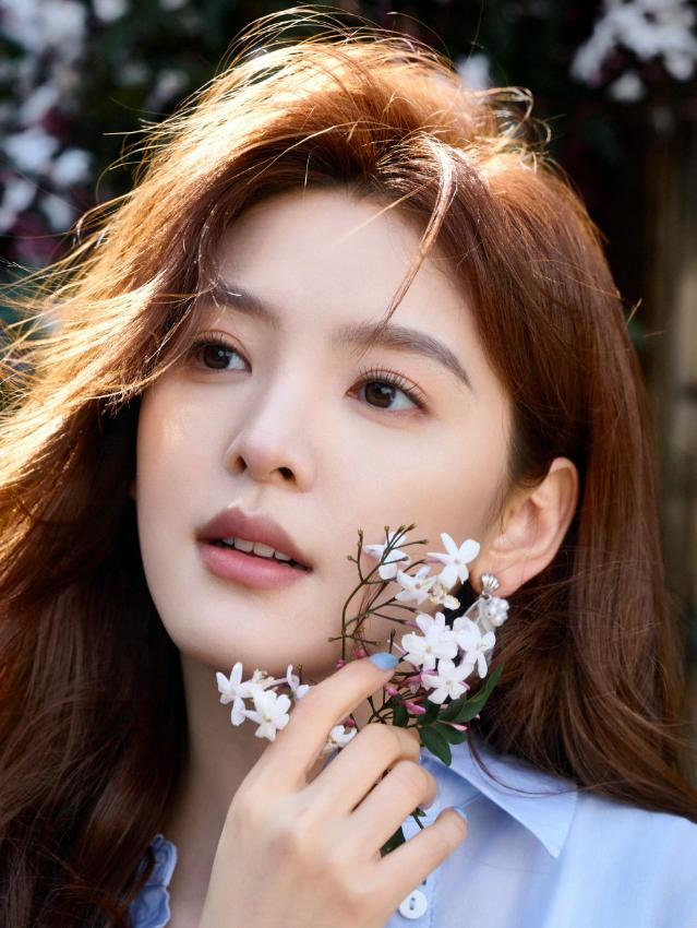 家人们谁懂啊！看完章若楠这段采访，我真的一边被她的懂事狠狠戳中，一边又忍不住替她