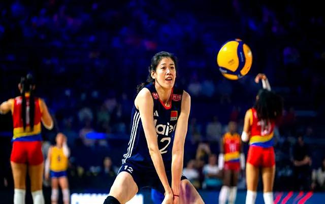 咋晚。世锦赛女排小组赛继续展开争夺，中国女排不负众望以3-1击败哥伦比亚女排，毫