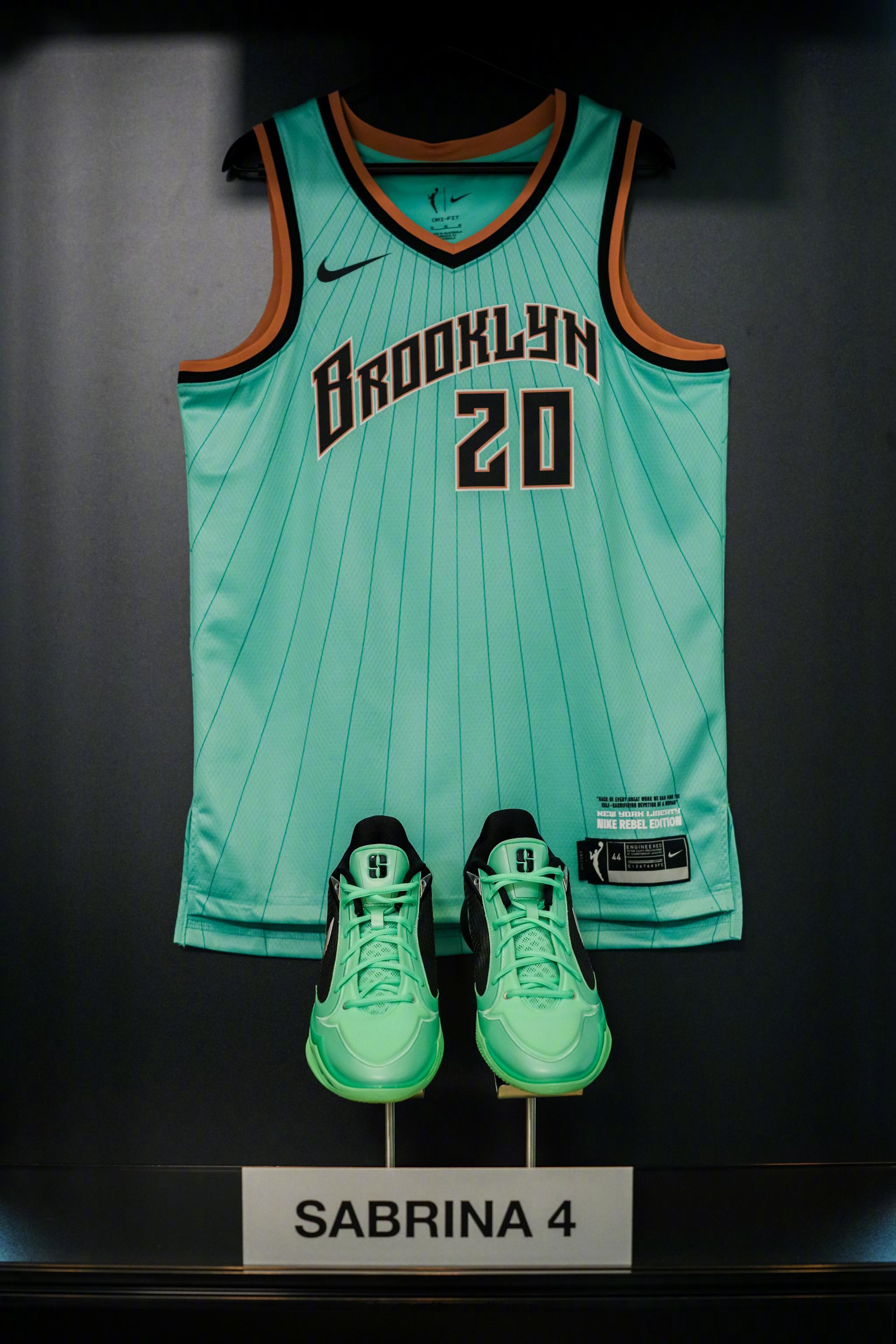 鞋吧FRESHNike A'TWO & Sabrina 4近期发布的两双全新女子